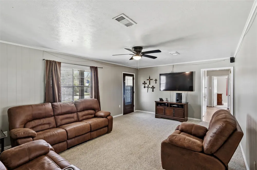 411 Commerce Street Madisonville, TX 77864