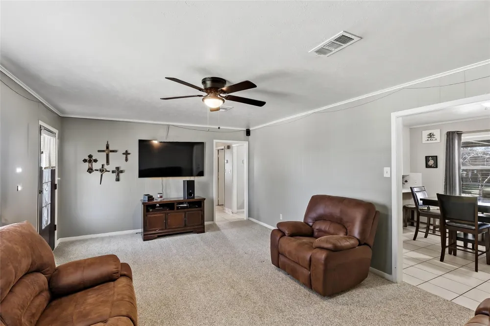 411 Commerce Street Madisonville, TX 77864