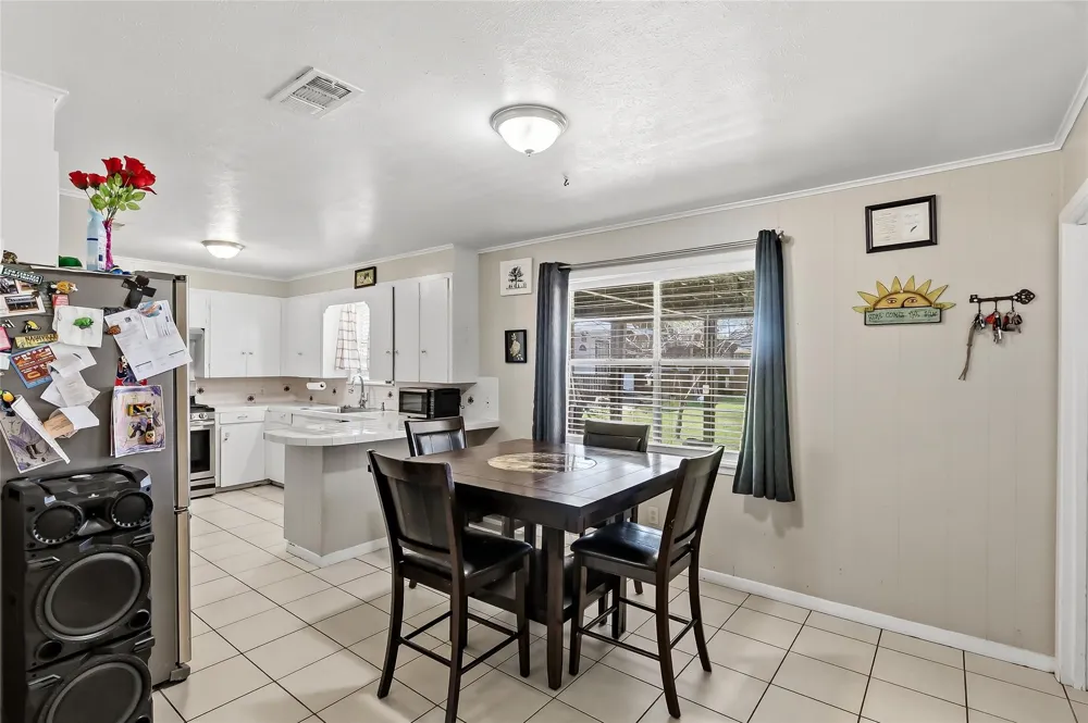 411 Commerce Street Madisonville, TX 77864