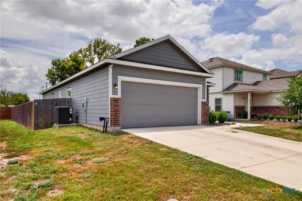 621 Kulpa Cross Seguin, TX 78155