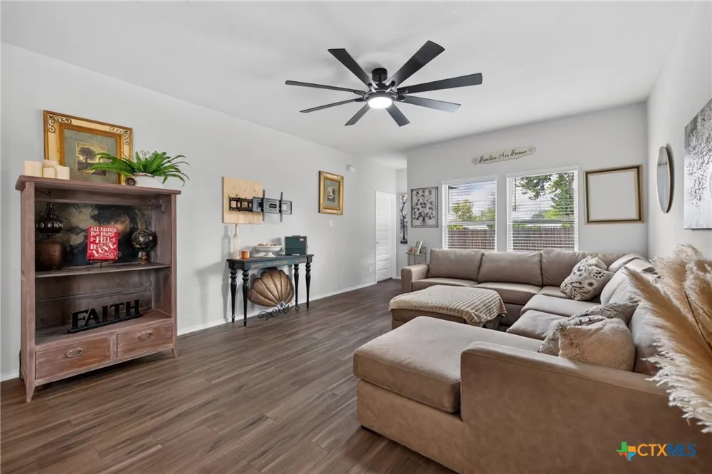 621 Kulpa Cross Seguin, TX 78155