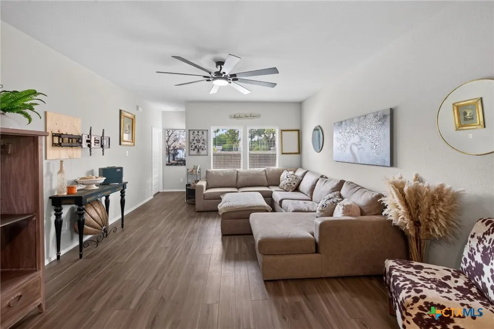 621 Kulpa Cross Seguin, TX 78155