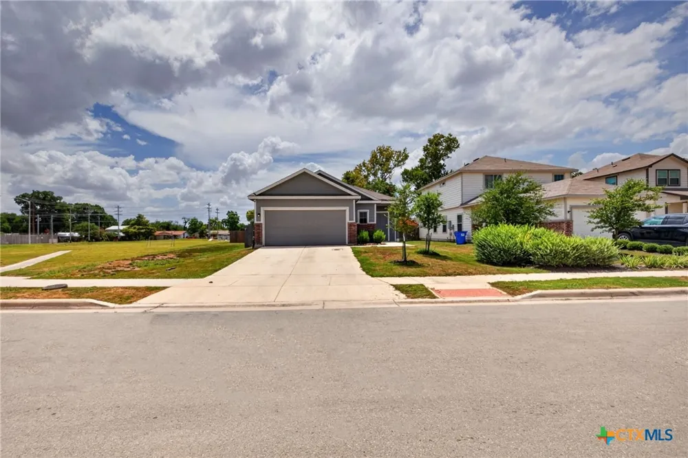 621 Kulpa Cross Seguin, TX 78155