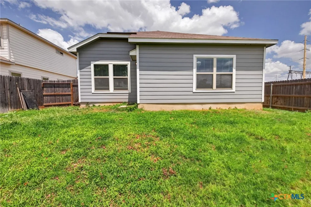 621 Kulpa Cross Seguin, TX 78155