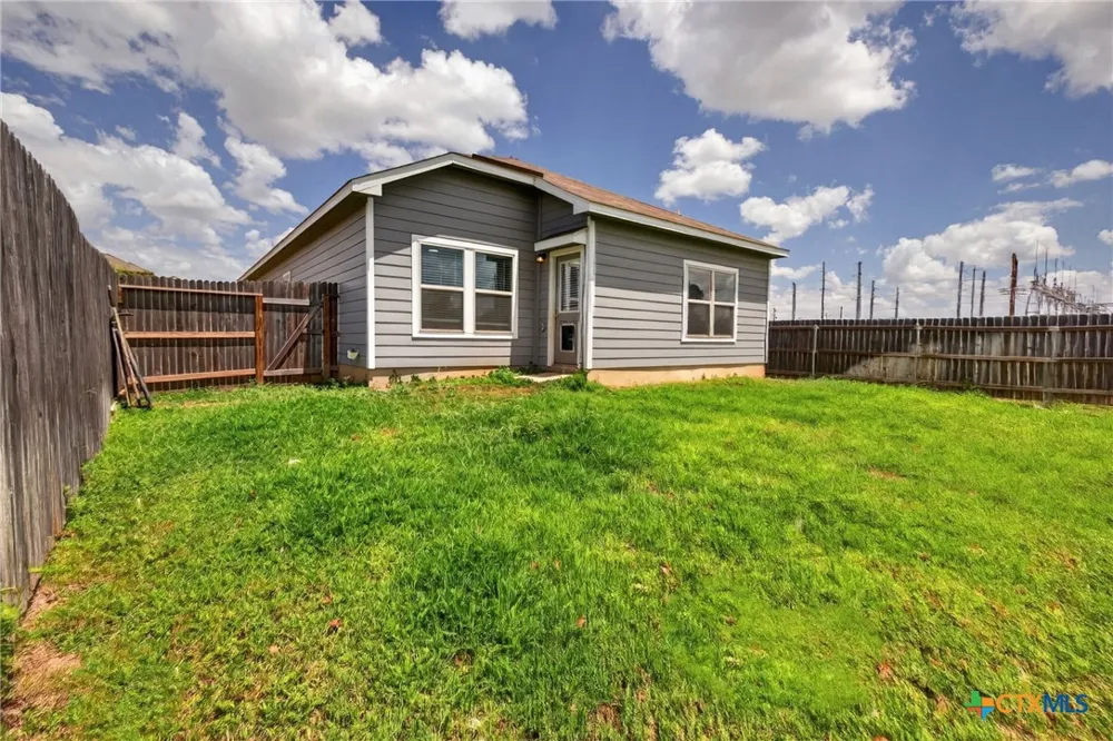 621 Kulpa Cross Seguin, TX 78155