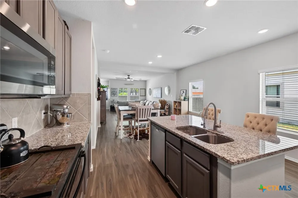 621 Kulpa Cross Seguin, TX 78155