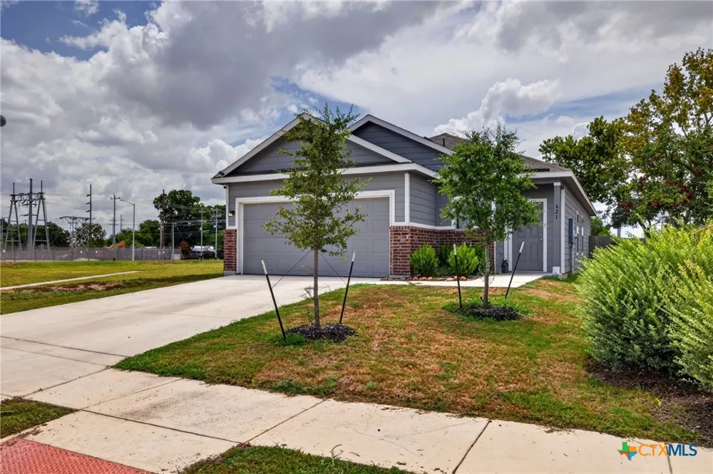 621 Kulpa Cross Seguin, TX 78155