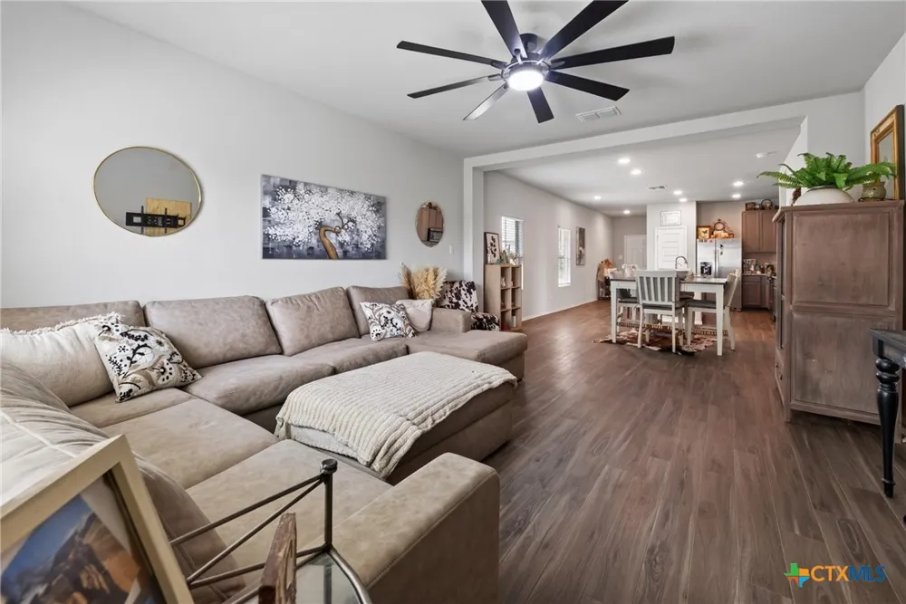 621 Kulpa Cross Seguin, TX 78155