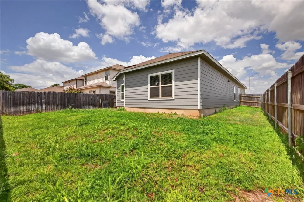 621 Kulpa Cross Seguin, TX 78155