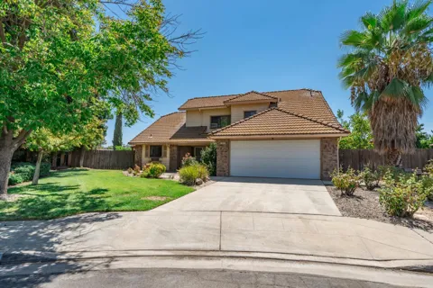 1689 E Pryor Drive