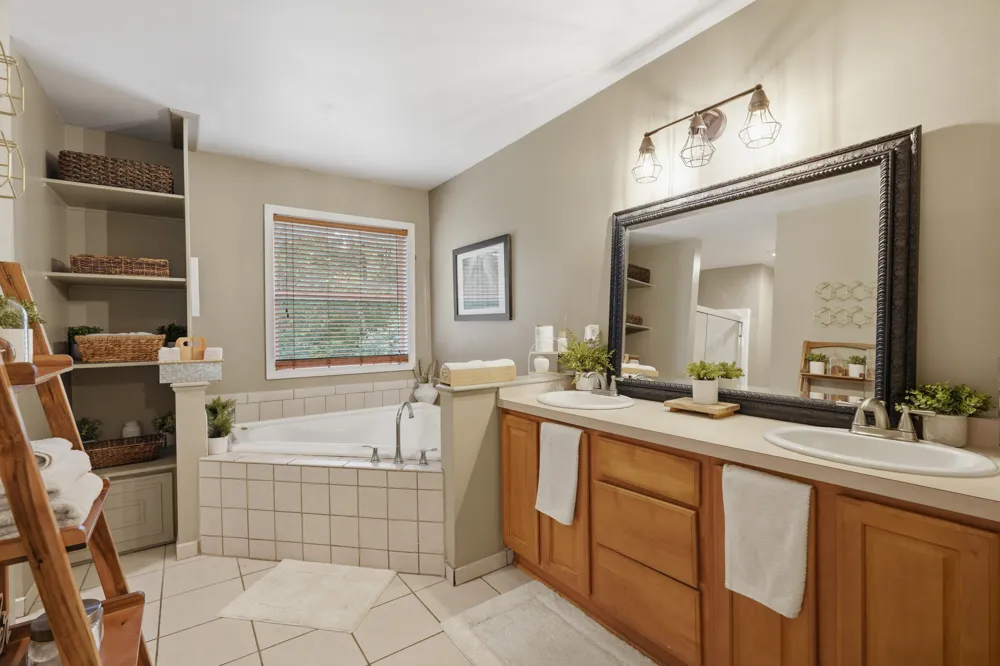 3431 Eagle Valley Court Howell, MI 48843