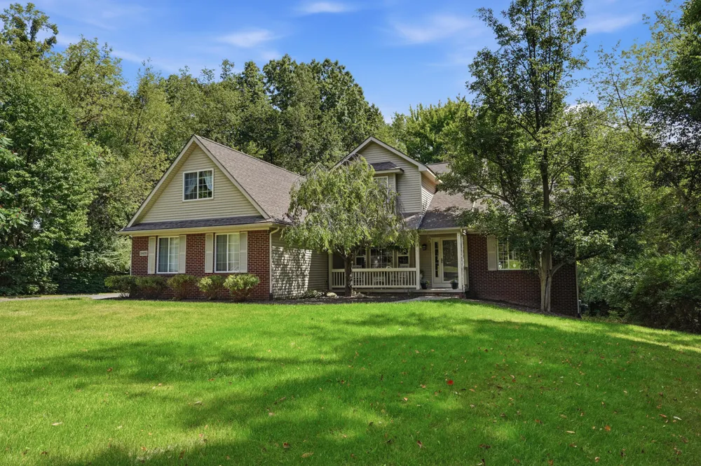 3431 Eagle Valley Court Howell, MI 48843