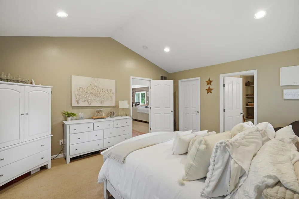 3431 Eagle Valley Court Howell, MI 48843