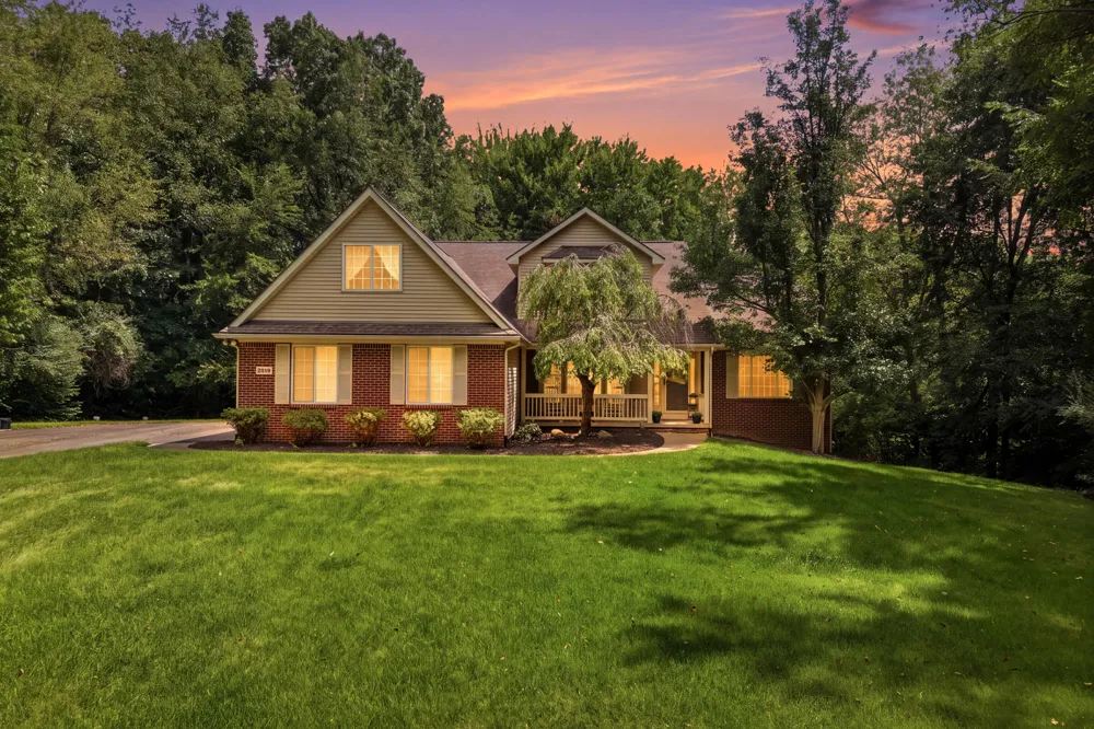 3431 Eagle Valley Court Howell, MI 48843