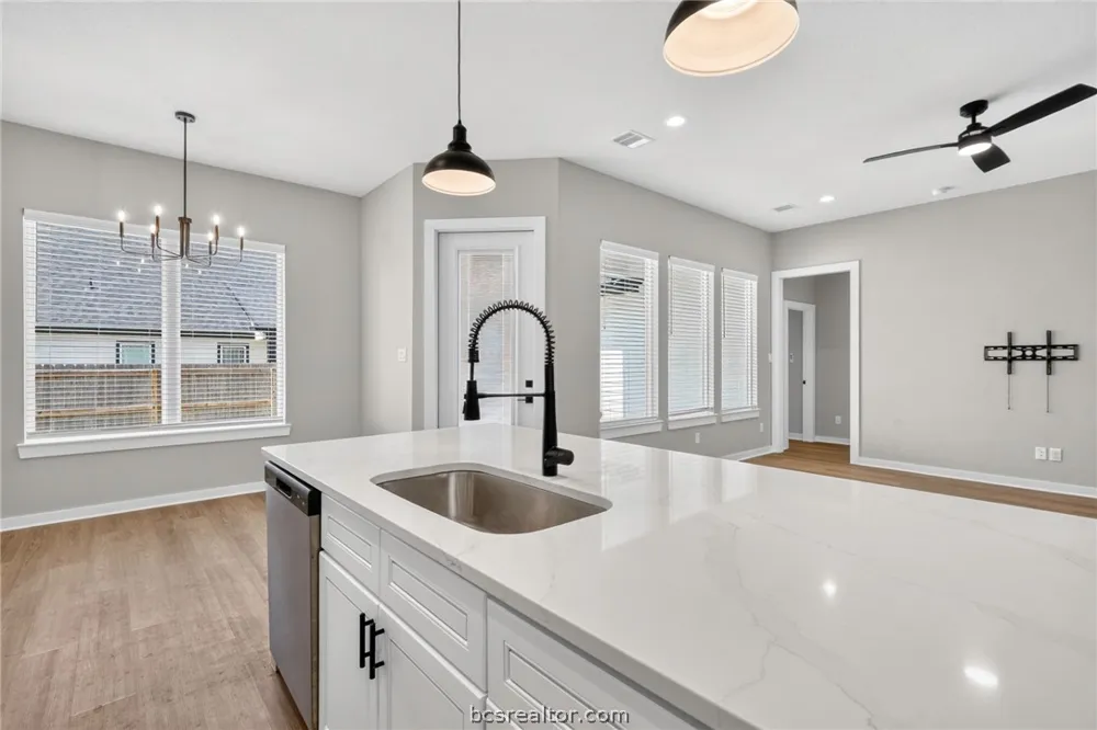 2105 Aleppo Court Bryan, TX 77807