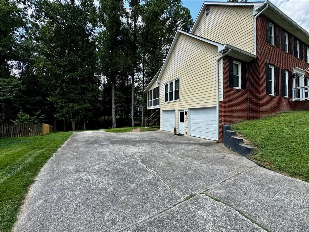 1890 Dovonshire Road Marietta, GA 30064