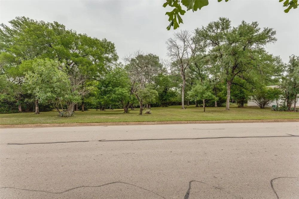 201 Lakeridge Road Lakeside, TX 76108