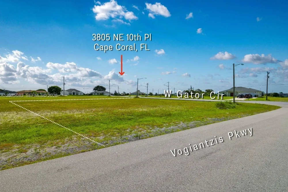 3805 NE 10th Pl Cape Coral, FL 33909