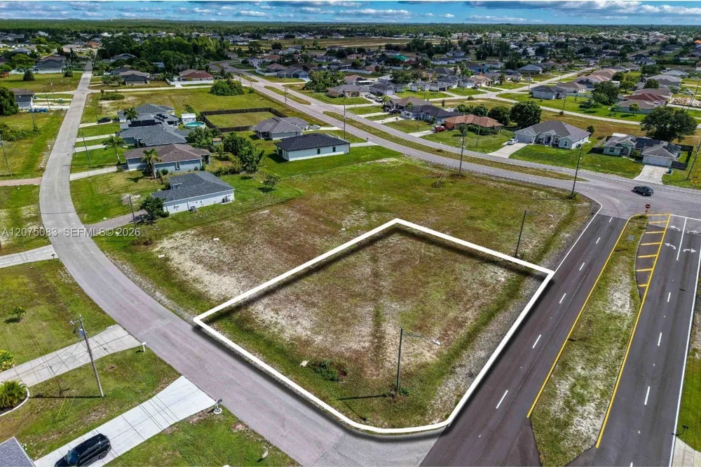 3805 NE 10th Pl Cape Coral, FL 33909