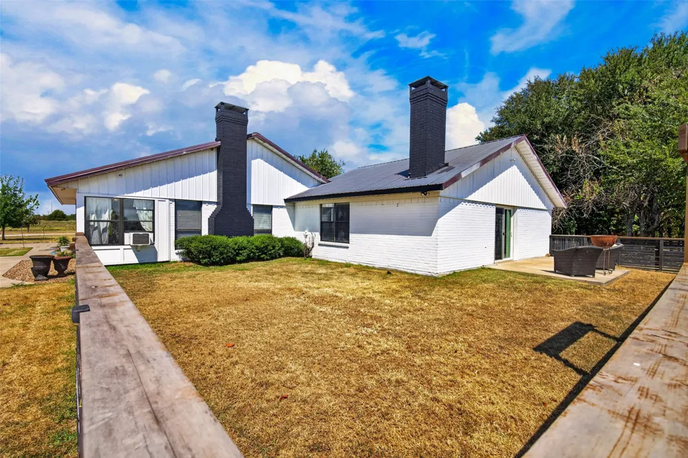 424 Fm 1563 Wolfe City, TX 75496