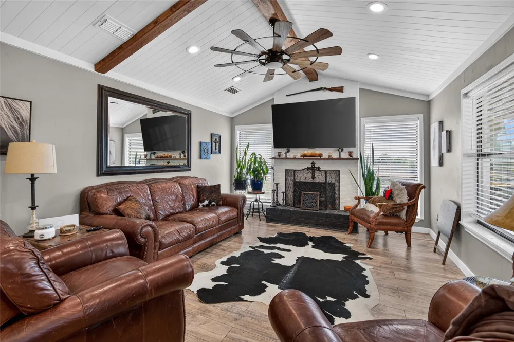 424 Fm 1563 Wolfe City, TX 75496