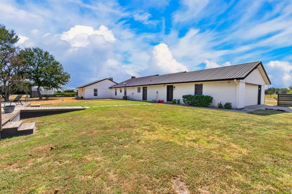 424 Fm 1563 Wolfe City, TX 75496