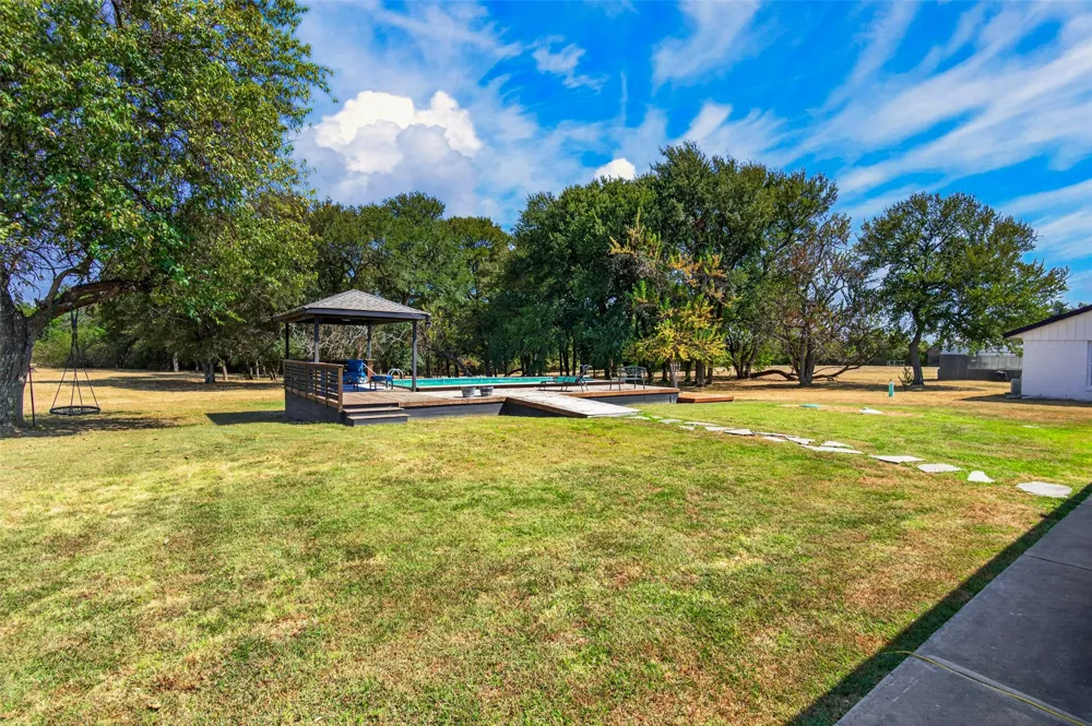 424 Fm 1563 Wolfe City, TX 75496