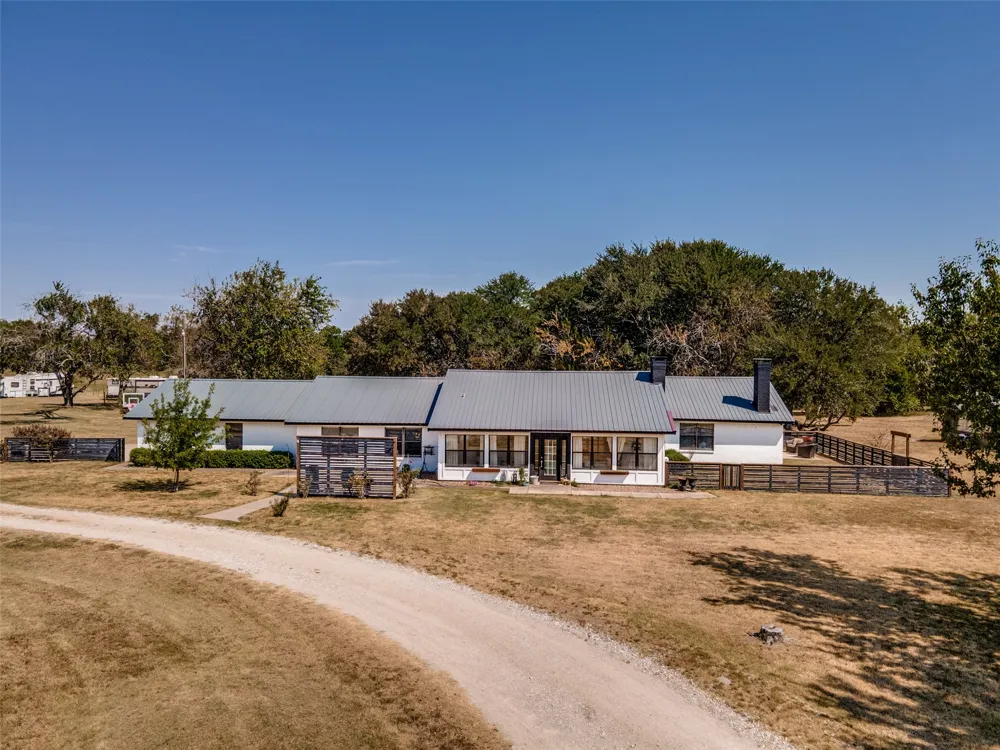 424 Fm 1563 Wolfe City, TX 75496