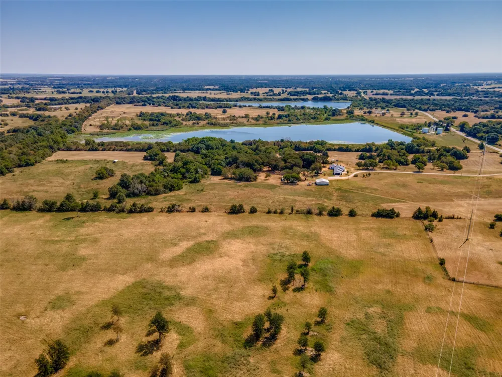 424 Fm 1563 Wolfe City, TX 75496
