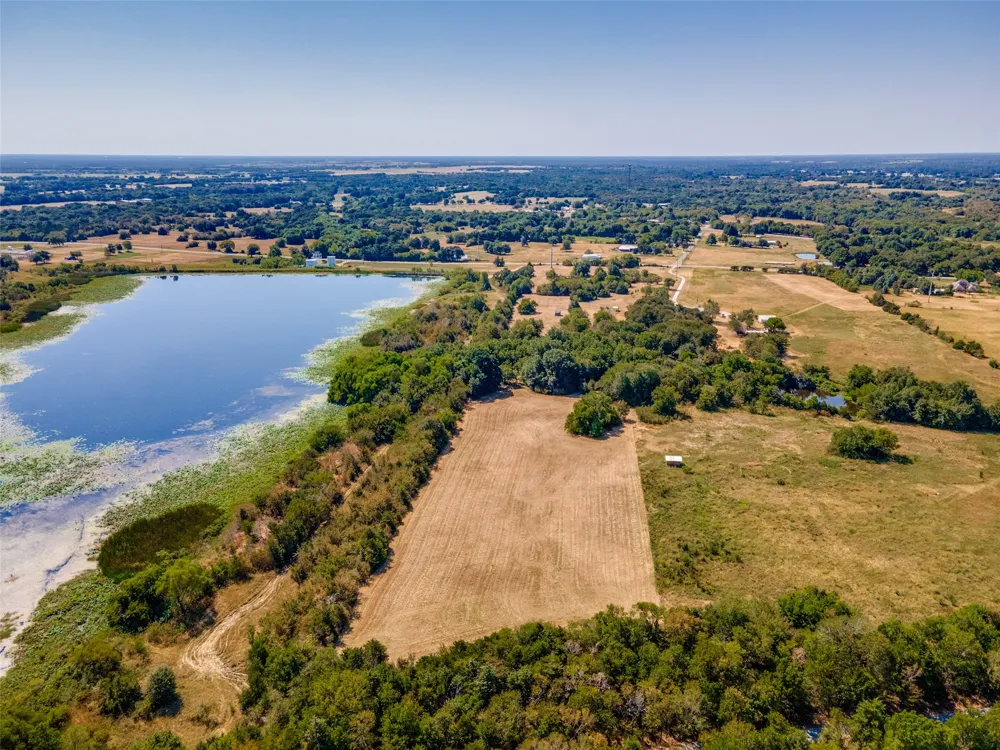 424 Fm 1563 Wolfe City, TX 75496