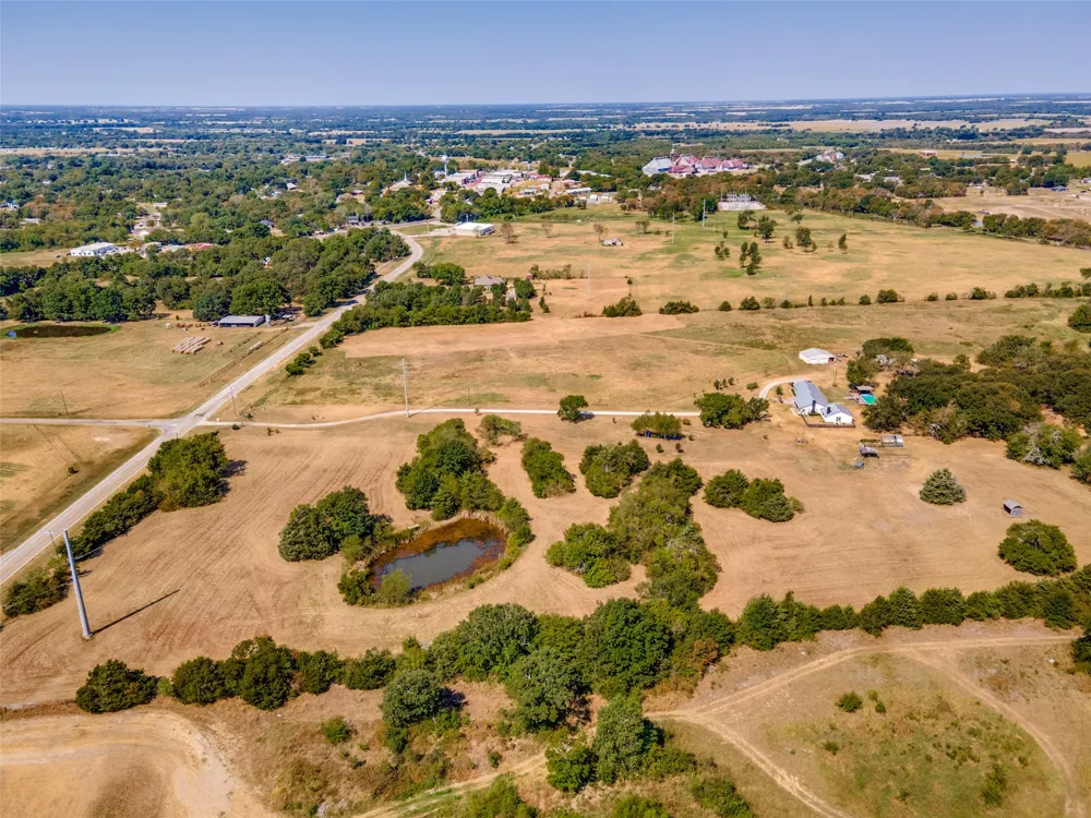424 Fm 1563 Wolfe City, TX 75496