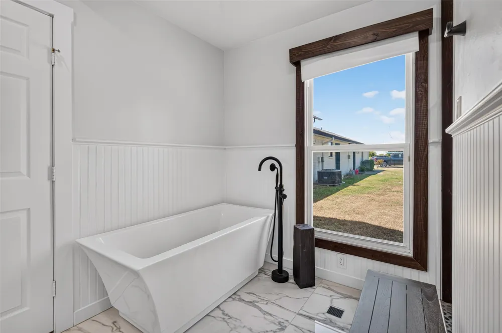 424 Fm 1563 Wolfe City, TX 75496