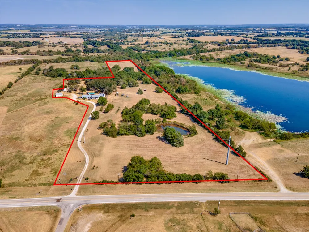 424 Fm 1563 Wolfe City, TX 75496