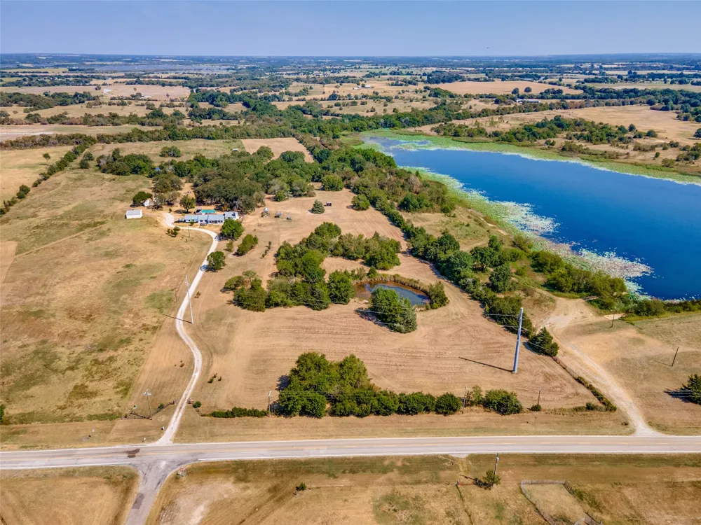424 Fm 1563 Wolfe City, TX 75496