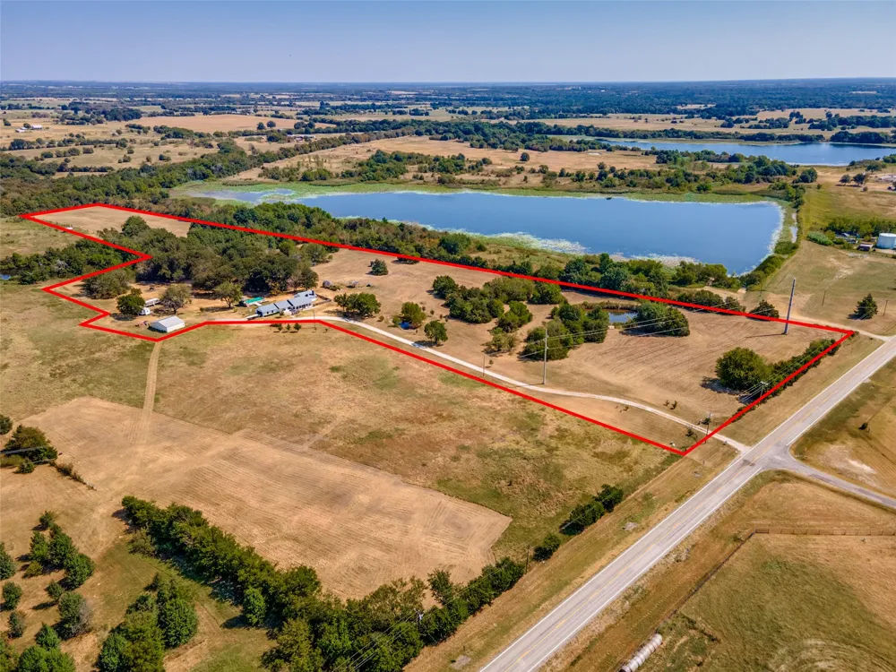 424 Fm 1563 Wolfe City, TX 75496