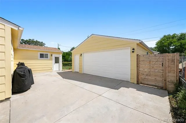 6130 E 61st Avenue Commerce City, CO 80022