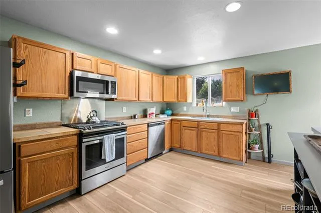 6130 E 61st Avenue Commerce City, CO 80022