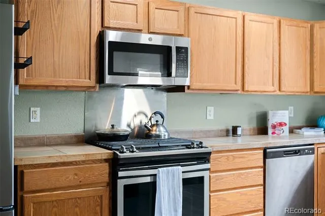 6130 E 61st Avenue Commerce City, CO 80022