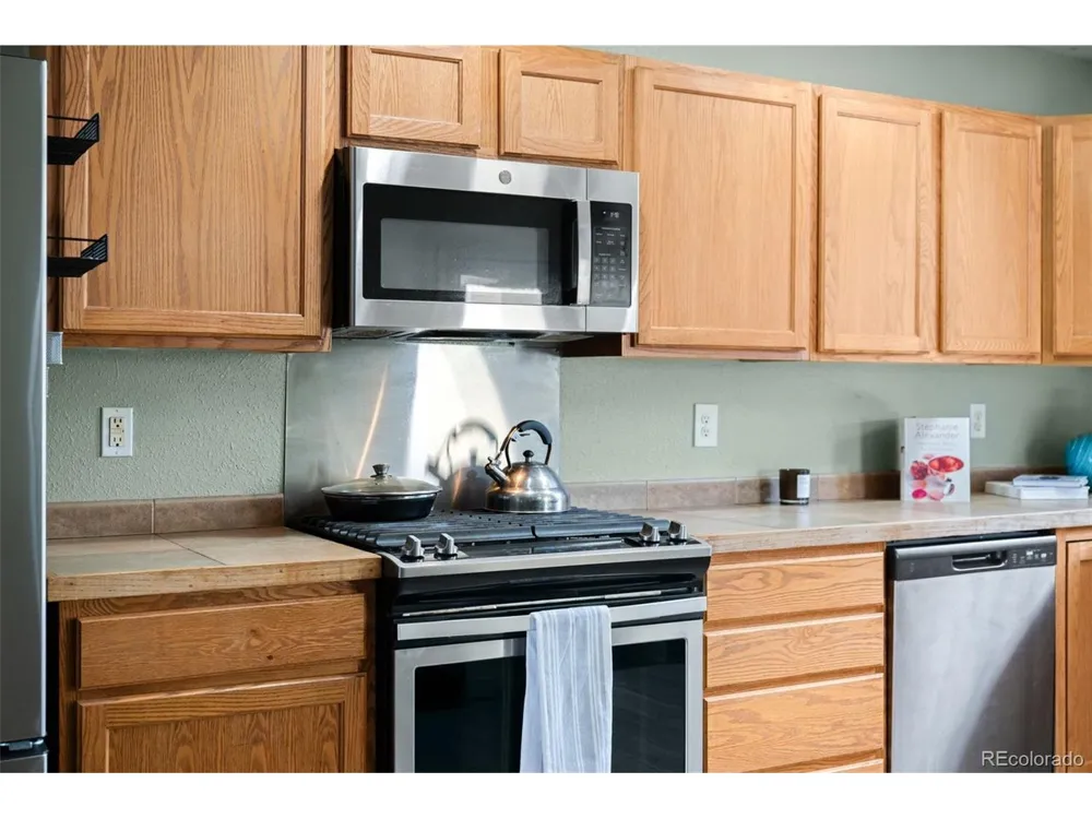 6130 E 61st Avenue Commerce City, CO 80022