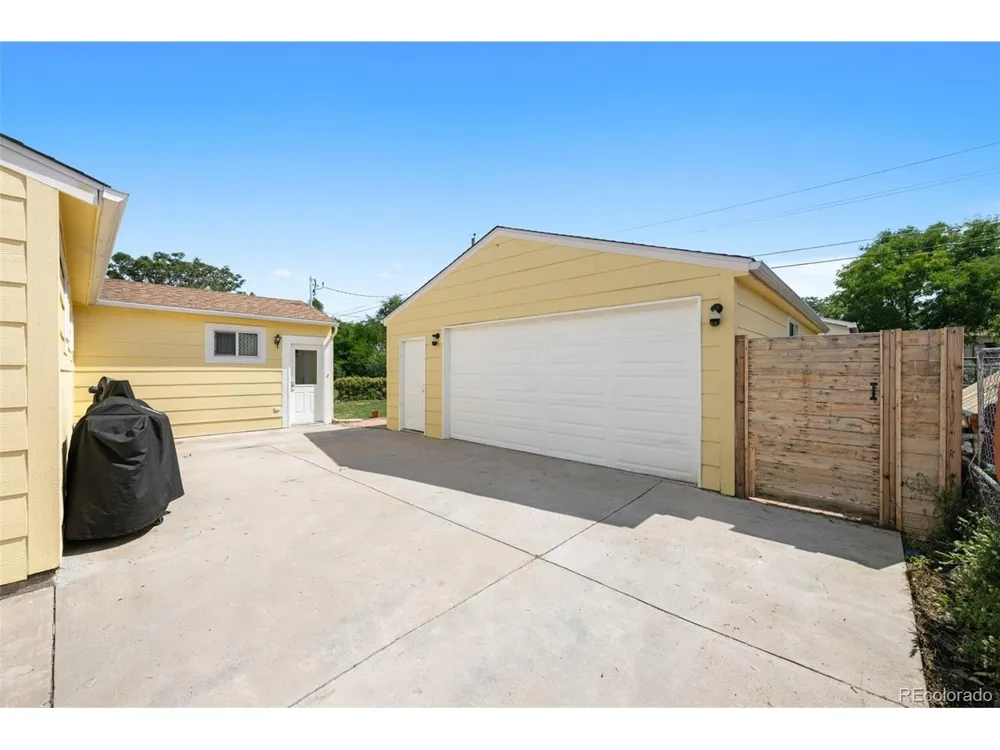 6130 E 61st Avenue Commerce City, CO 80022