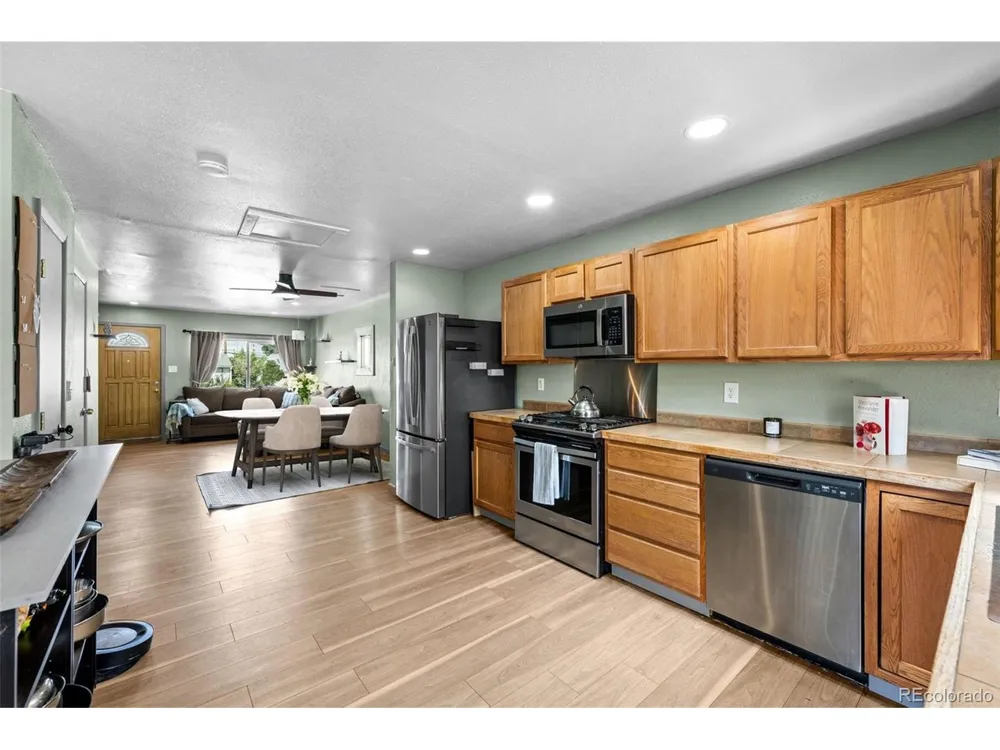 6130 E 61st Avenue Commerce City, CO 80022