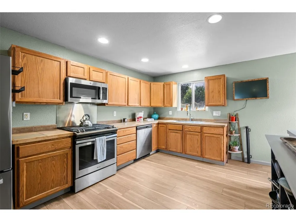 6130 E 61st Avenue Commerce City, CO 80022
