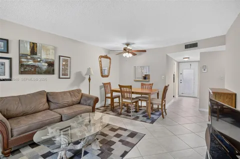 9261 Sunrise Lakes Blvd #203