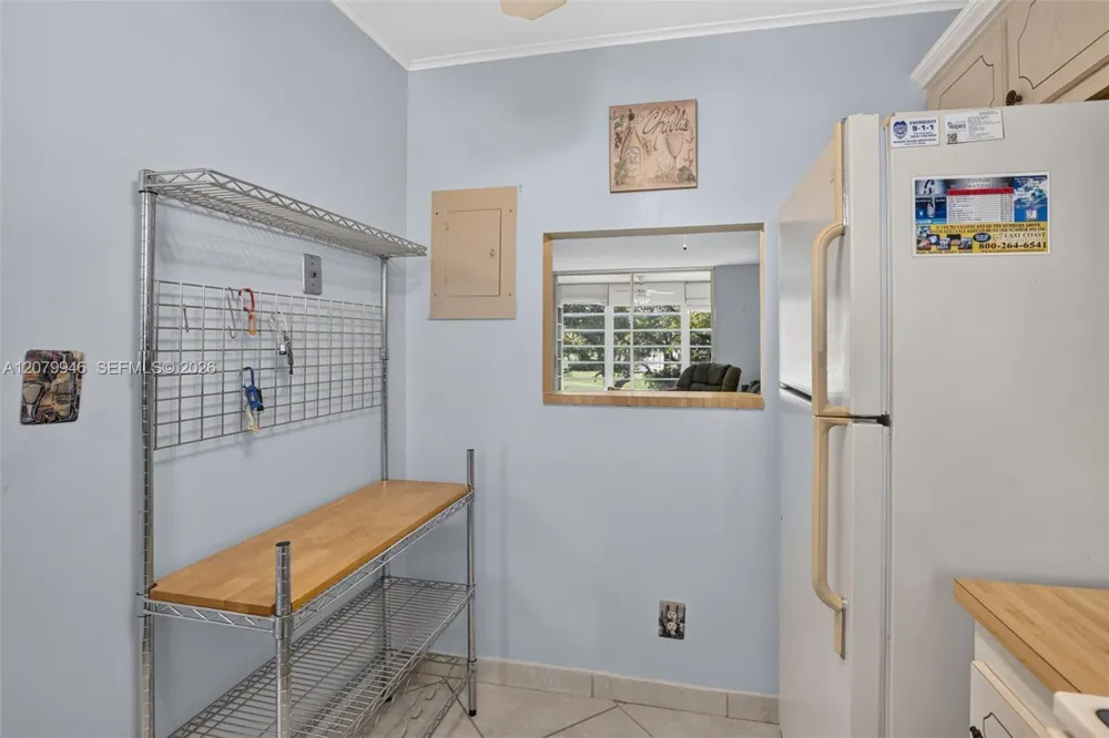 9261 Sunrise Lakes Blvd #203 Sunrise, FL 33322