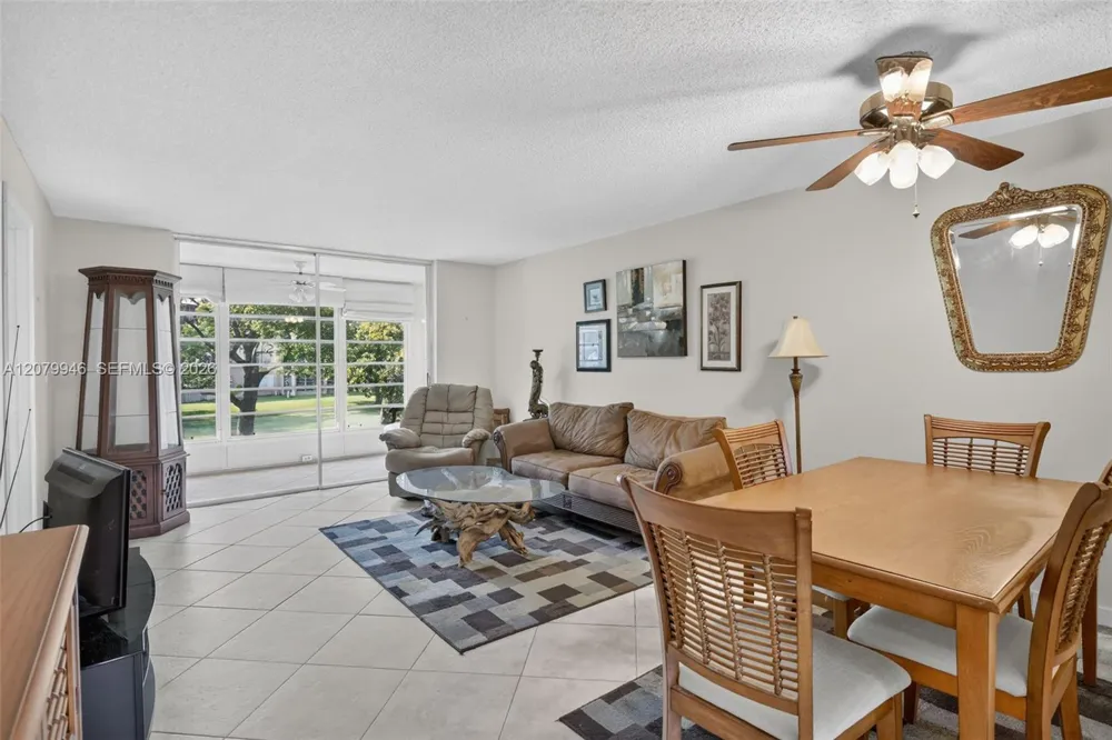 9261 Sunrise Lakes Blvd #203 Sunrise, FL 33322