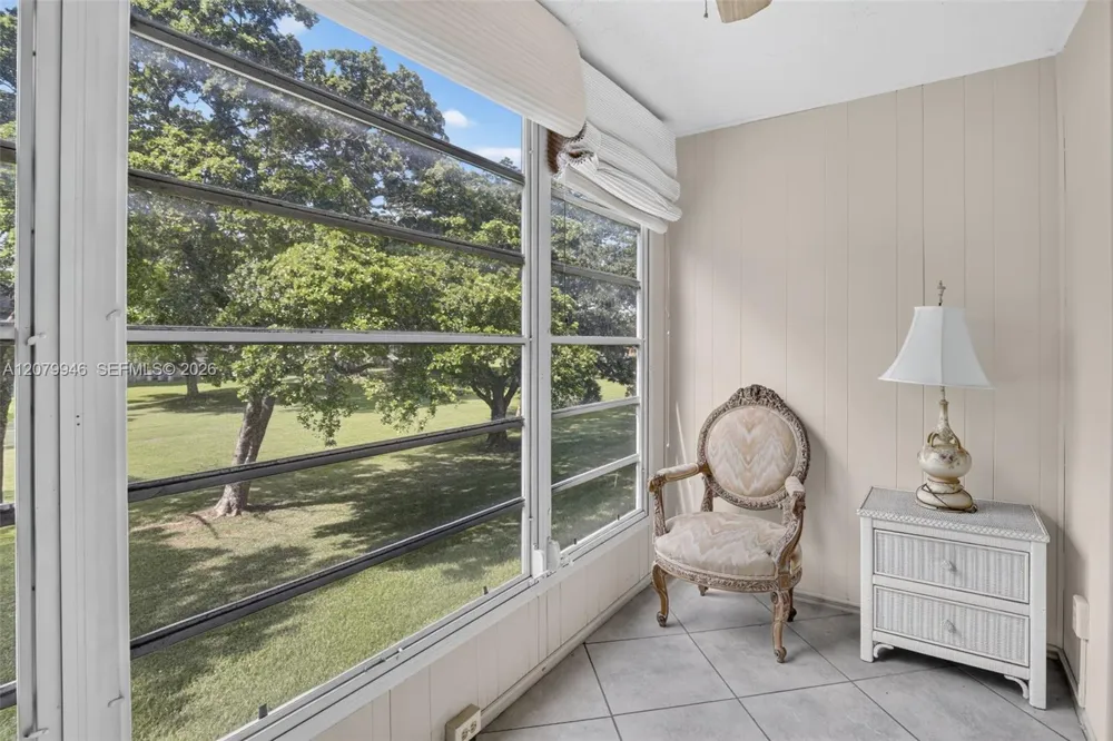 9261 Sunrise Lakes Blvd #203 Sunrise, FL 33322