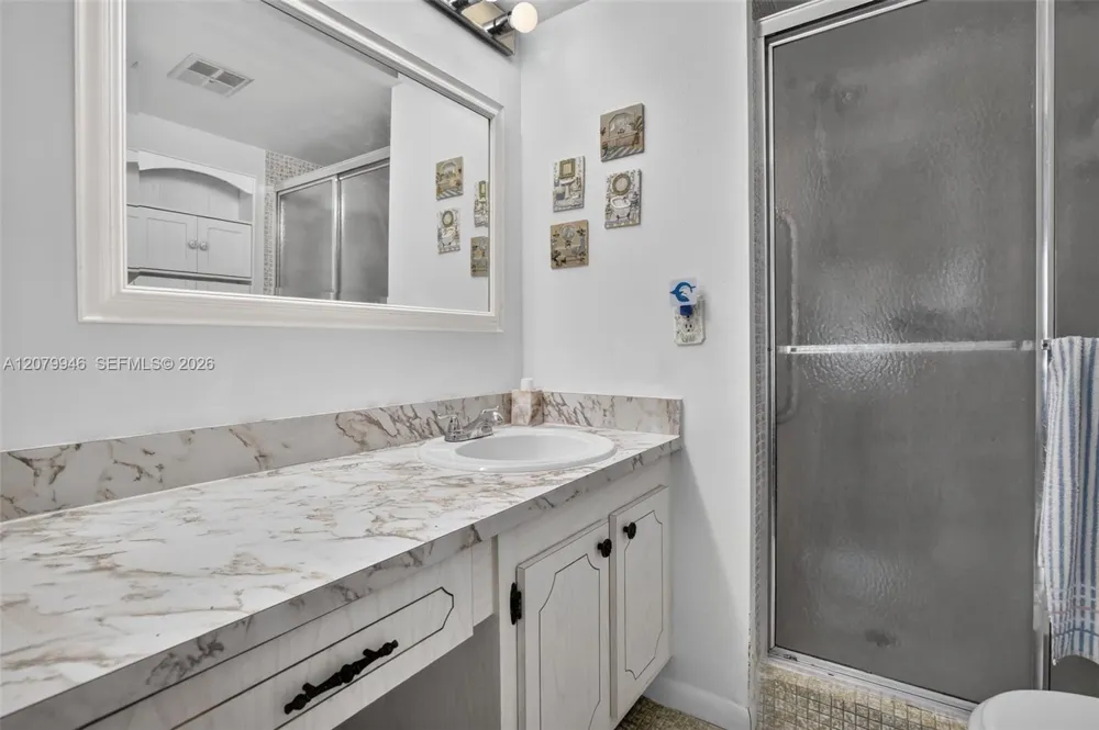 9261 Sunrise Lakes Blvd #203 Sunrise, FL 33322