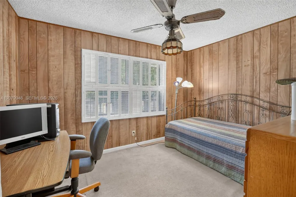 9261 Sunrise Lakes Blvd #203 Sunrise, FL 33322