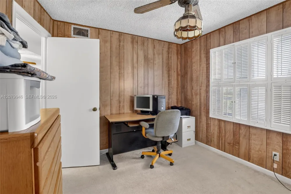 9261 Sunrise Lakes Blvd #203 Sunrise, FL 33322