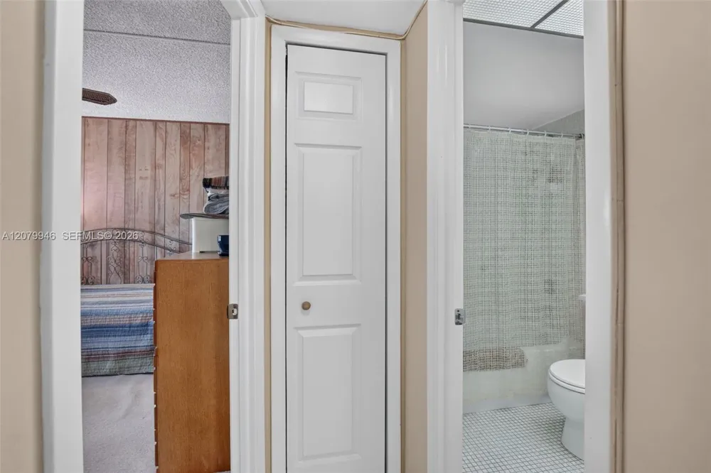 9261 Sunrise Lakes Blvd #203 Sunrise, FL 33322